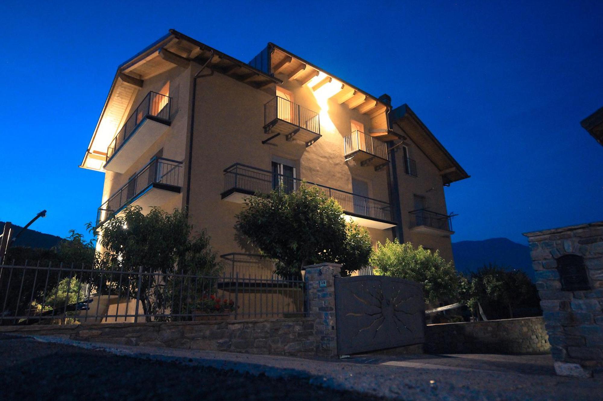 Apartment L'Envers Aosta Luaran gambar